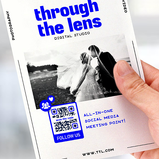 Пример QR-кода для социальных сетей на листовке фотостудии